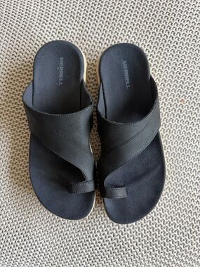 Merrell Women's Black Crossover Toe-Loop Sandals